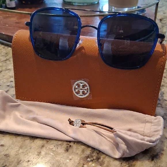 Tory Burch Blue and Green Sunglasses with Orange Case Tory Burch | Accessories | Tory Burch Orange Sunglasses  main image 2